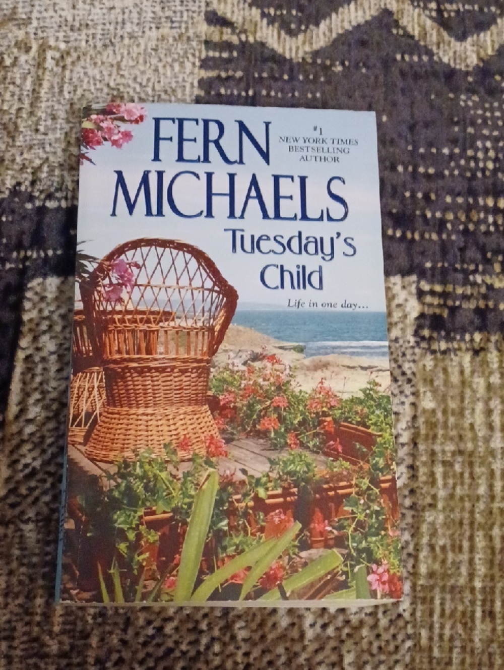 $4 Add-on Fern Michaels "Tuesday's Child" - Paperback Book